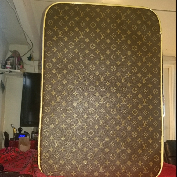 Louis Vuitton Other - Louis Vuitton Luggage